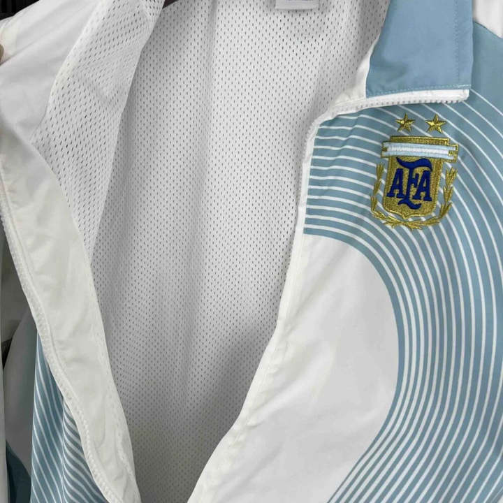 Inside view of Argentina 2006 windbreaker featuring iconic logo and breathable mesh lining