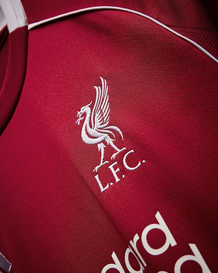Striker Store Liverpool home jersey 2025-26 full sleeves red close up embroidered LFC crest and white piping