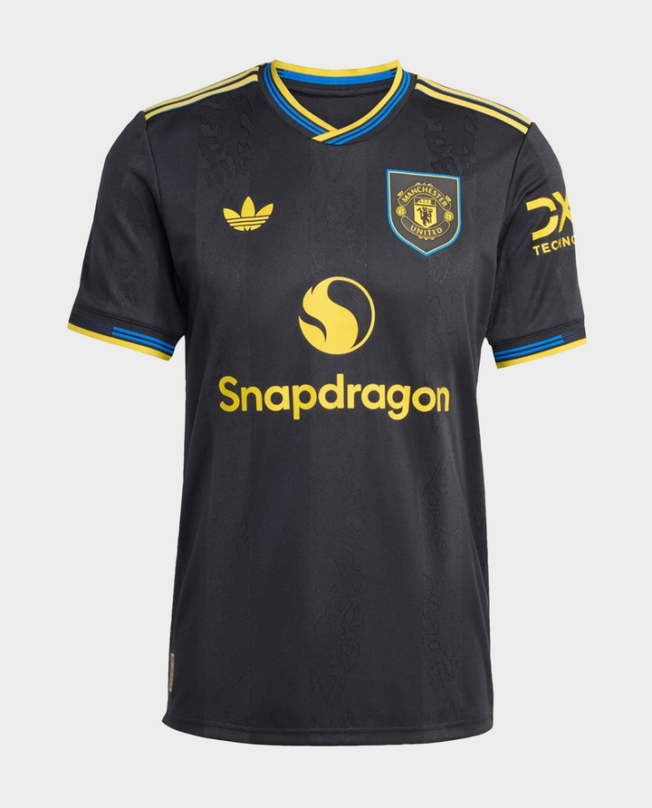 Striker Store Manchester United 2025-26 third jersey black with club crest and yellow Snapdragon sponsor logo blue yellow trim