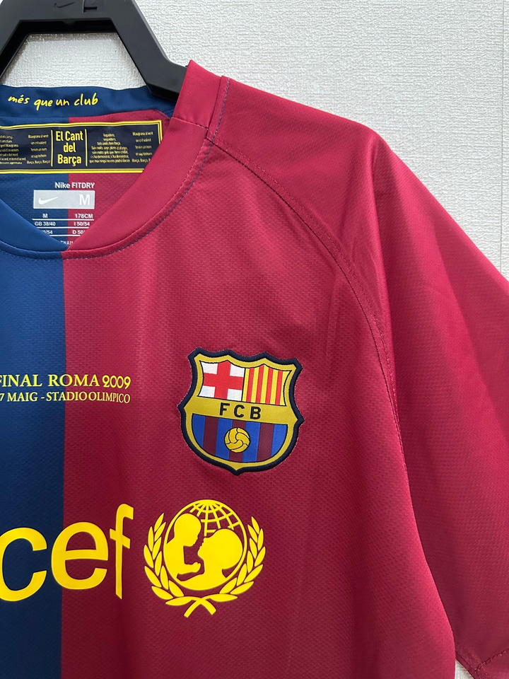 Barcelona 2008-09 home jersey with team crest and classic red and blue design