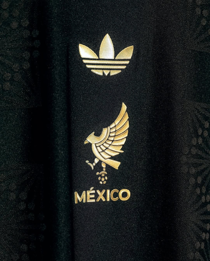 Mexico de Oro 2025-26 Black jersey featuring gold embroidered logos and stylish design