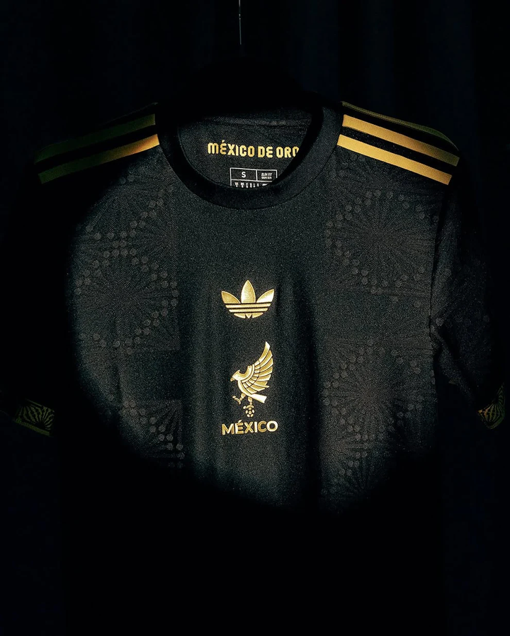 Mexico de Oro 2025-26 Black jersey by Striker Store with gold accents and unique design